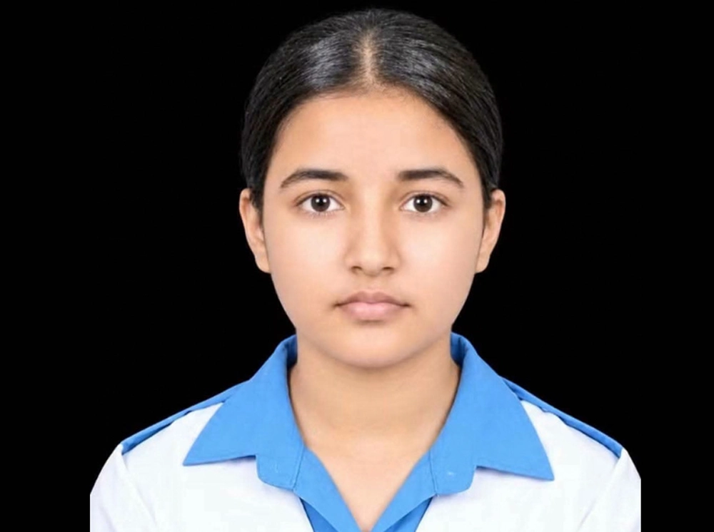 ধানক্ষেতের পাশে মিলল স্কুলছাত্রীর লাশ