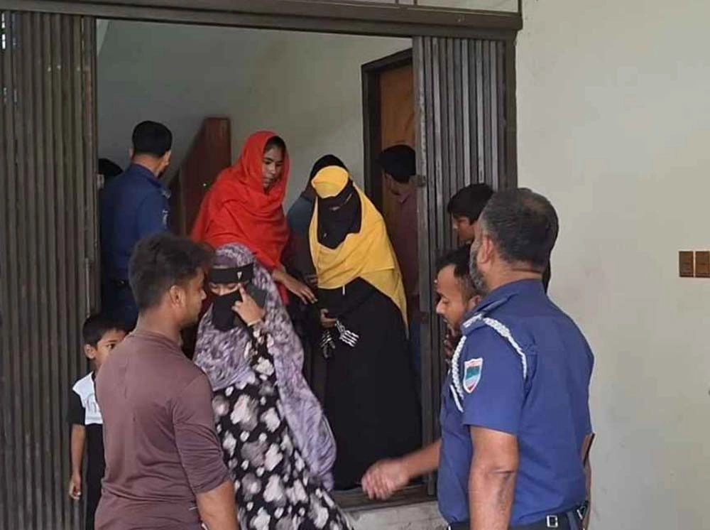 শরীয়তপুরে তিন নারীসহ ইউএনওর গাড়িচালক আটক