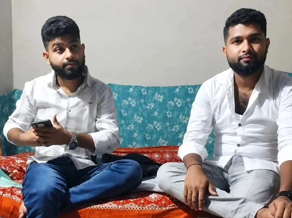 প্রেমের টানে ভারত থেকে জয়পুরহাটে দুই ভাই