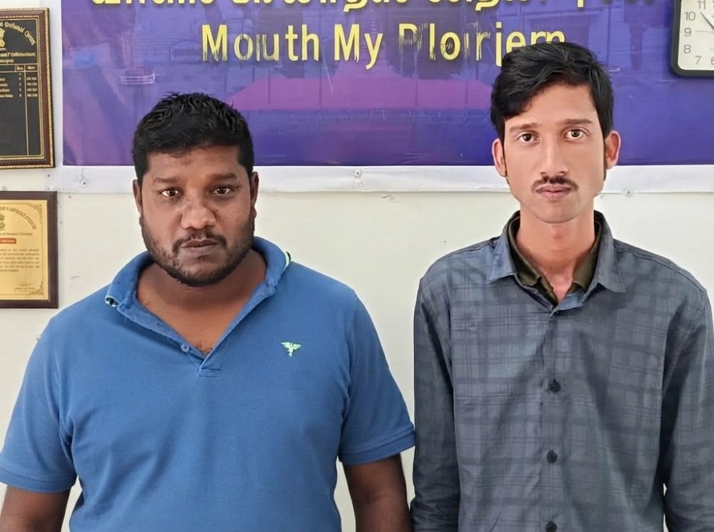 যুবককে হানিট্র্যাপে ফেলে অর্থ আদায়, দুই যুবদল নেতা গ্রেফতার