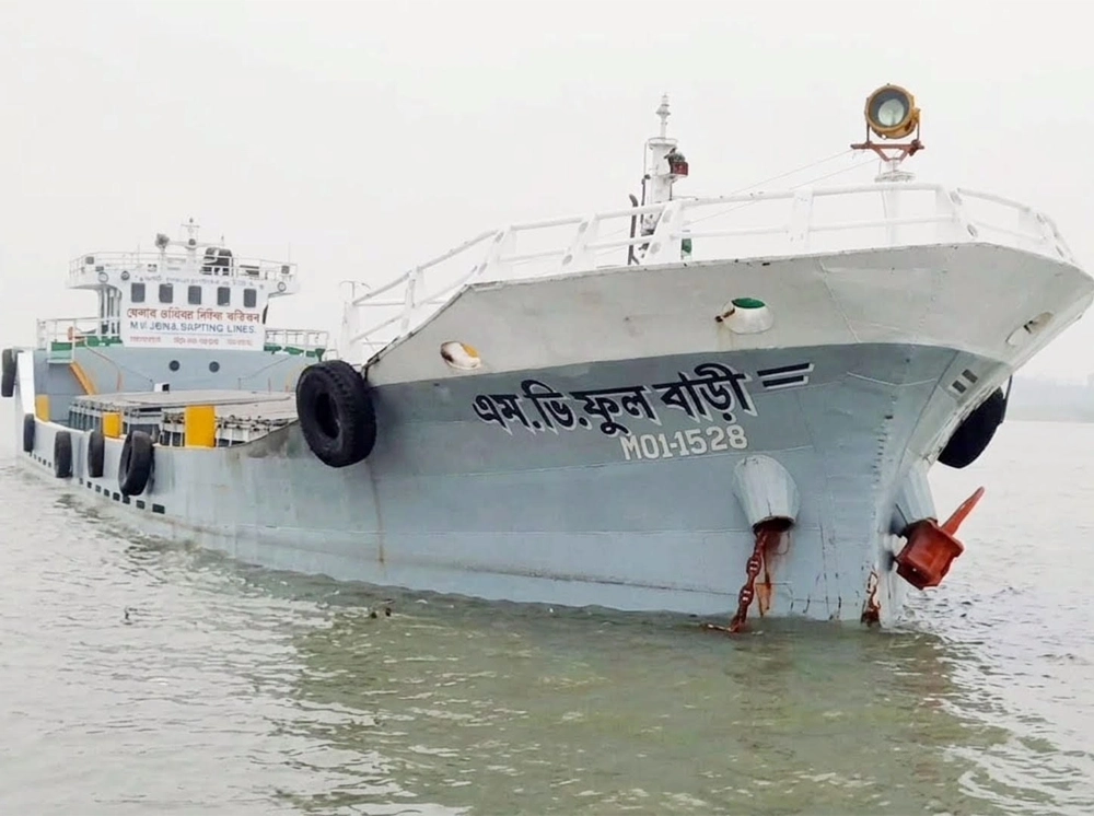 ট্যাংকারের ধাক্কায় ডুবল ১২০০ টন কয়লাবোঝাই কার্গো