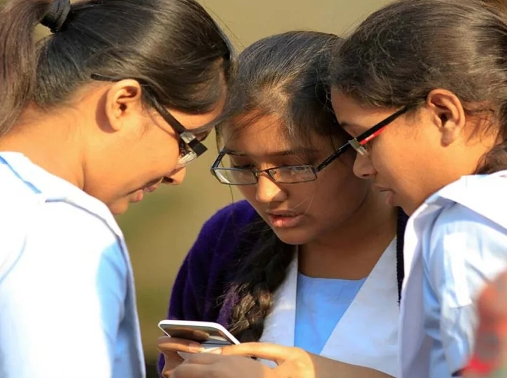 মোবাইল ফোনে এইচএসসি ও সমমান পরীক্ষার ফল দেখবেন যেভাবে