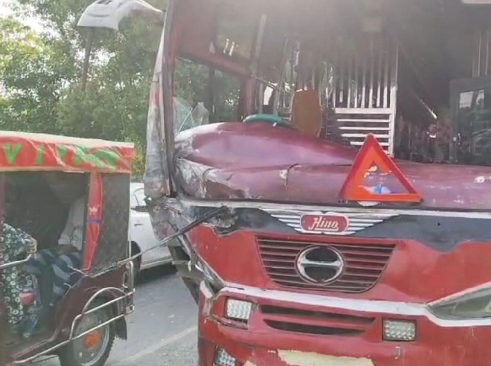 ফরিদপুরে পৃথক দুই সড়ক দুর্ঘটনায় মা-ছেলেসহ নিহত ৬