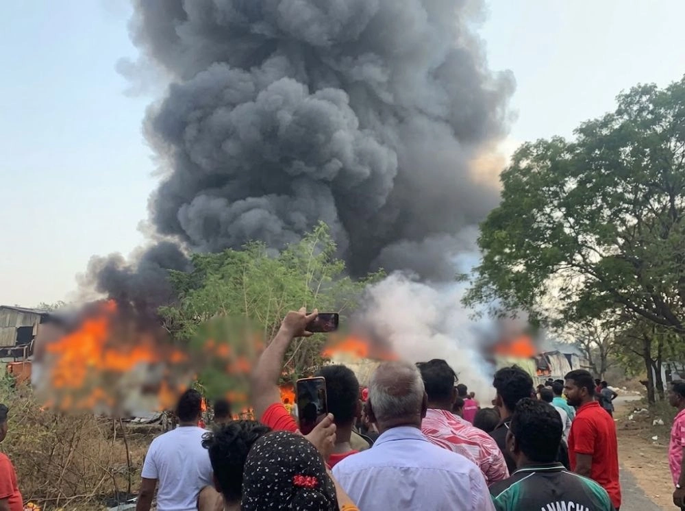গাজীপুরে কার্টন গোডাউনে আগুন, নিয়ন্ত্রণে ৮ ইউনিট