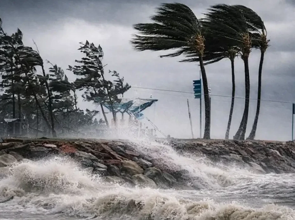 সকালের মধ্যে ১১ জেলায় ঝড়ের শঙ্কা, নদীবন্দরে সতর্ক সংকেত