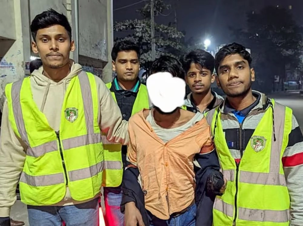 ছিনতাইকারী ধরতে তরুণদের বাহিনী গঠন, আছে নিজস্ব ইউনিফর্ম