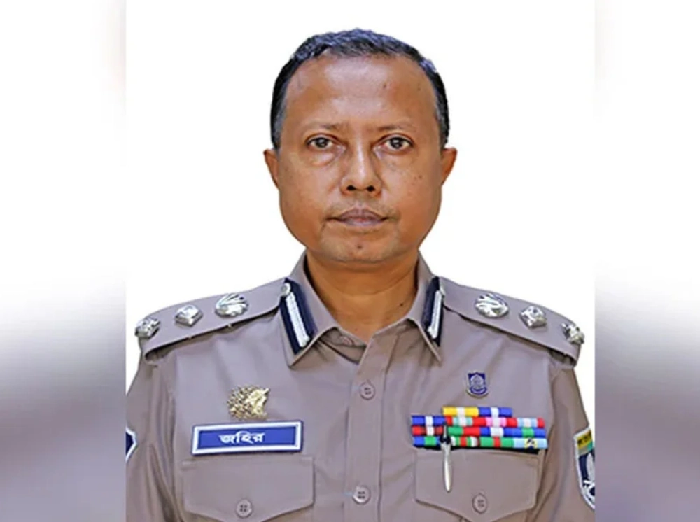 সেই অতিরিক্ত ডিআইজিকে সদর দফতরে সংযুক্ত