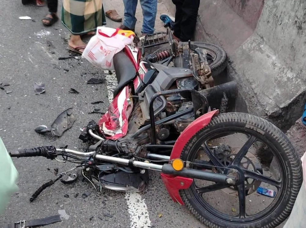 ফেনীতে কাভার্ডভ্যানের ধাক্কায় মোটরসাইকেল আরোহী নিহত