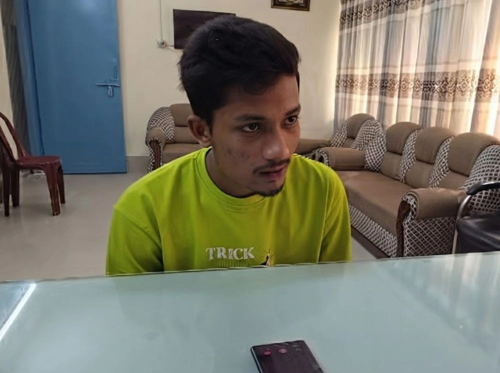 ফেসবুকে প্রেম, মুঠোফোনে বিয়ের পর প্রবাসী জানলেন ‘সুমাইয়া’ আসলে ছেলে