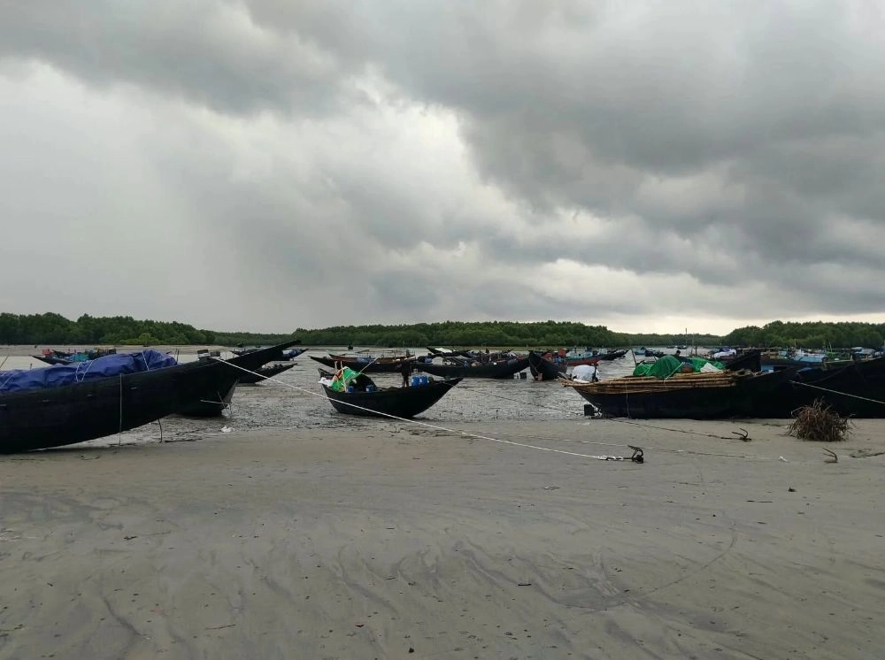 মৌসুমের শুরুতেই দুর্যোগের কবলে জেলেরা, ব্যাহত মাছ ধরা ও শুঁটকি উৎপাদন