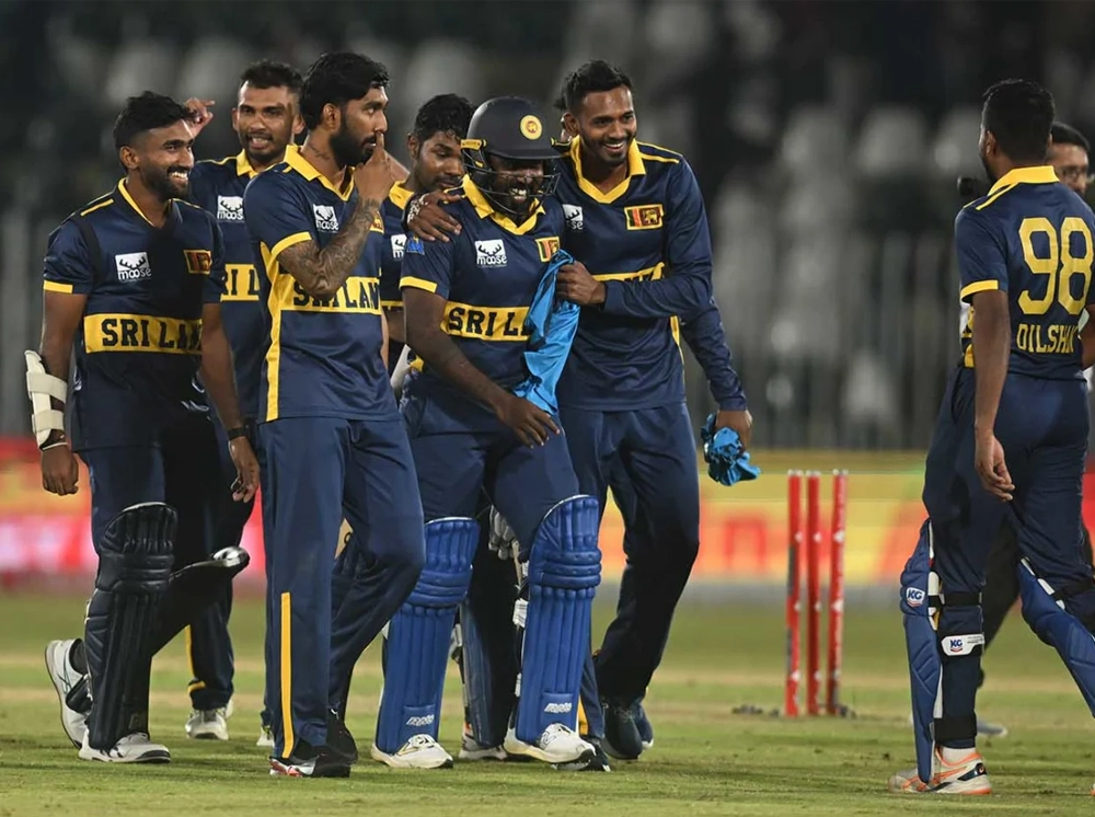 ইংল্যান্ডের ৪৩০ রান তাড়া করে শ্রীলঙ্কার রেকর্ডগড়া জয়