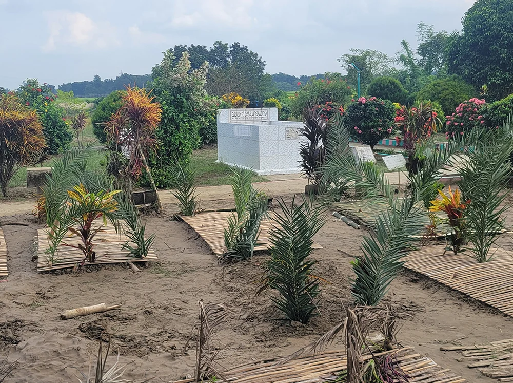 একসাথে চিরনিদ্রায় শায়িত বজ্রপাতে মৃত পাবনার ৬ জন