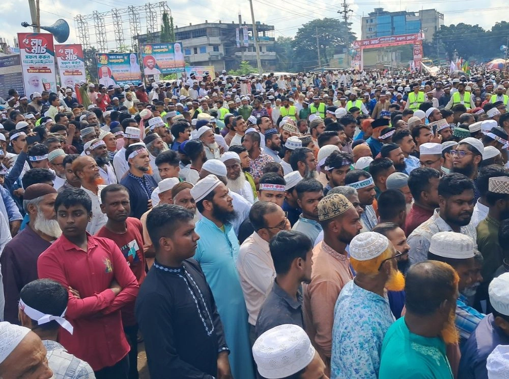 বাগেরহাটে ১১ দলীয় ঐক্যের লংমার্চ, সড়কের দুই পাশে হাজারো মানুষের ভিড়