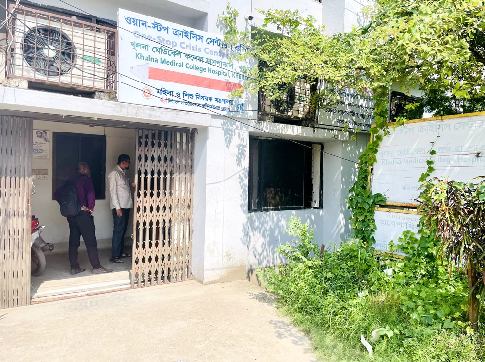 ভ্যানের চাকা নষ্টই কাল হলো নারীর, পিছু নেয় ১৫ যুবক
