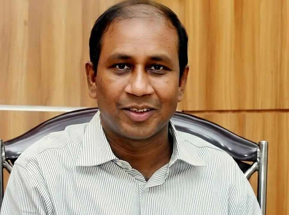 সাবেক এসবি প্রধান মনিরুল ও তার পরিবারের ৮৩ ব্যাংক হিসাব অবরুদ্ধ