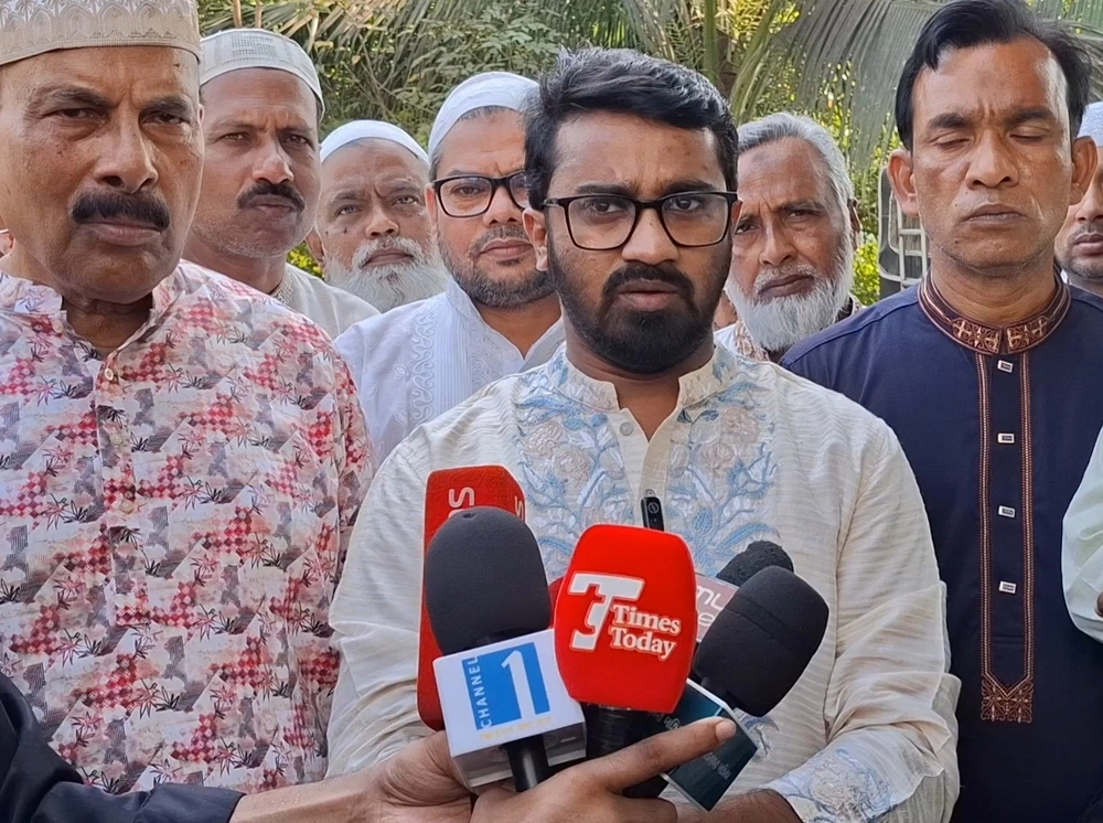 আমাদের দেশপ্রেমিক সেনাবাহিনী সোচ্চার রয়েছে: রাশেদ খাঁন
