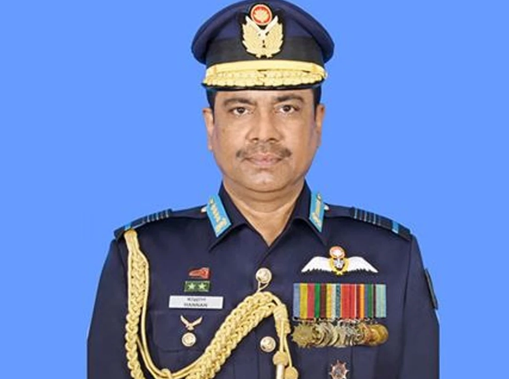 বিমান বাহিনীর সাবেক প্রধান কাতারে গ্রেফতার
