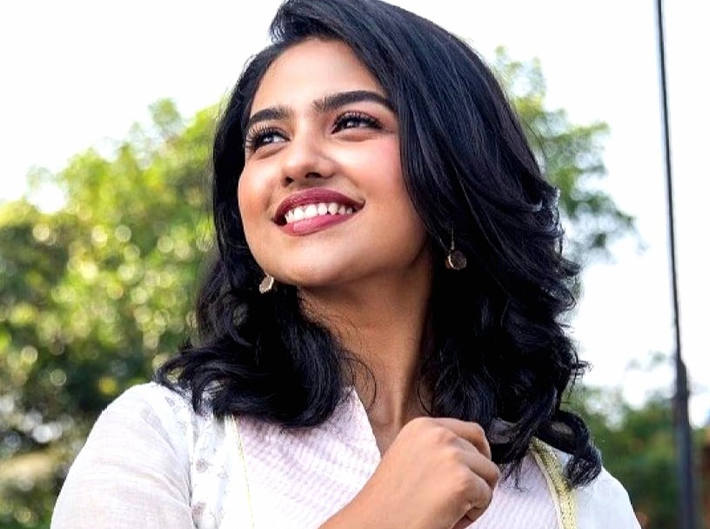২ মাসে ৩ সিনেমায় ৯০০ কোটি আয়, সাফল্যের শীর্ষে মমিতা