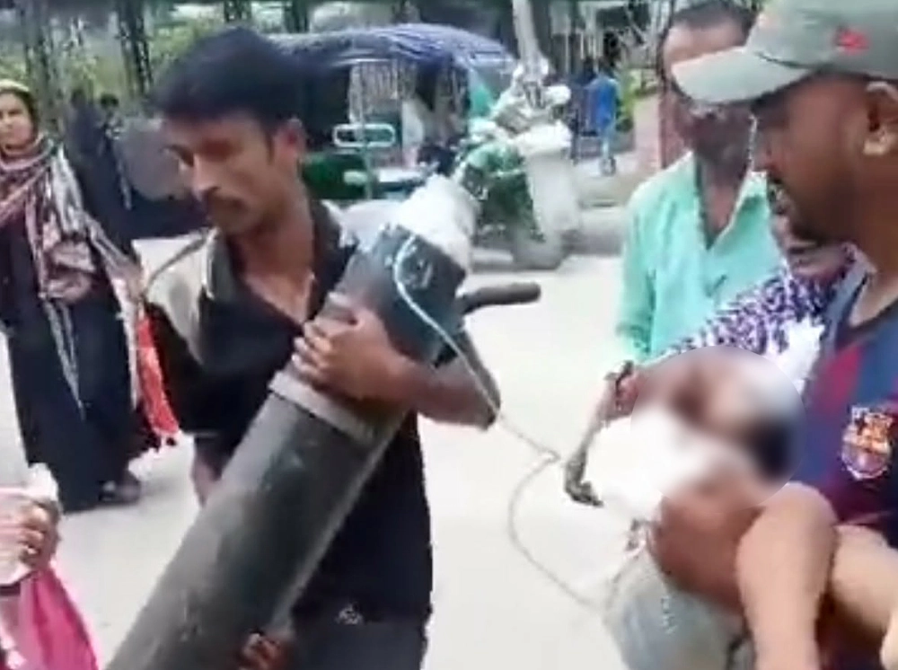 ফরিদপুর মেডিকেলে ট্রলির টাকা না দেওয়ায় মিলল না সেবা