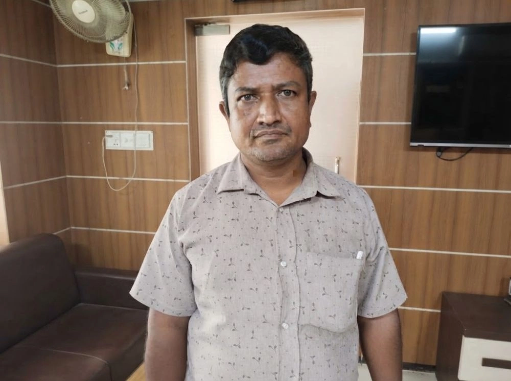 ‘শেখ হাসিনার বাংলাদেশ’ ব্যানারে শিক্ষক দিবস পালন, প্রধান শিক্ষক আটক