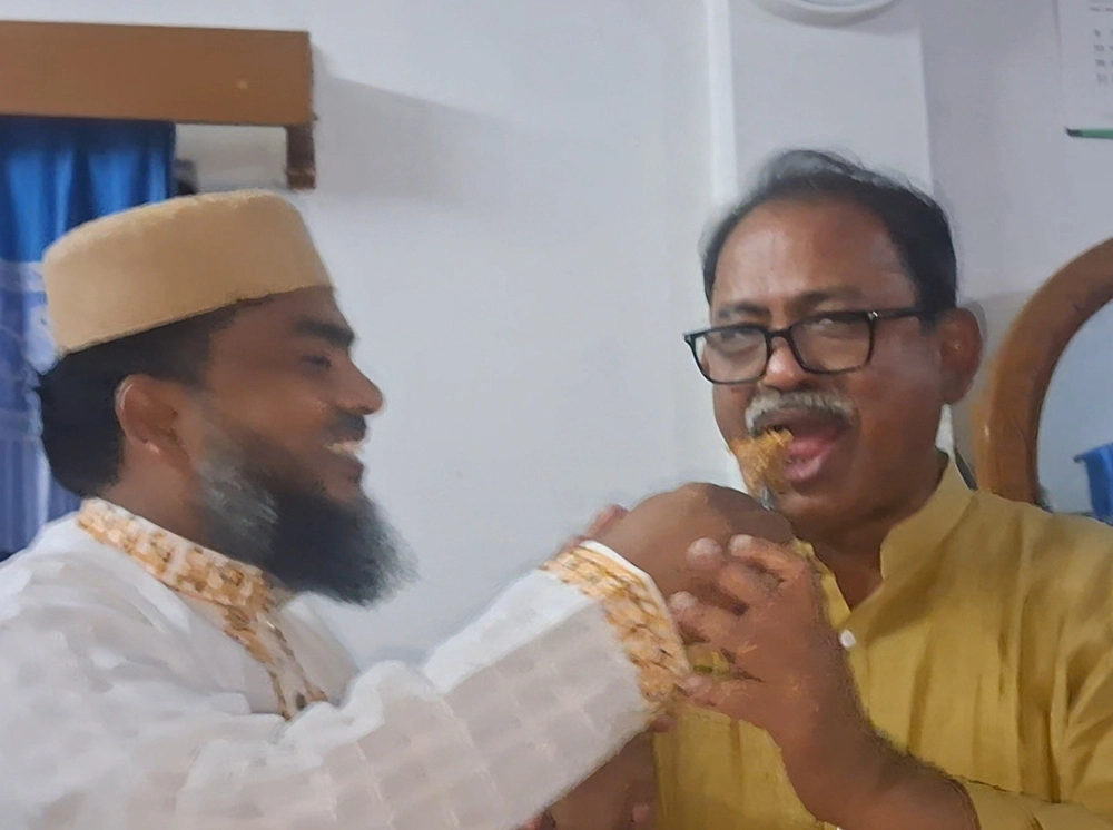 নির্বাচনী লড়াই শেষে সৌহার্দ্যের বার্তা, দেলাওয়ার হোসেনের বাসায় বিজয়ী প্রার্থীর সাক্ষাৎ