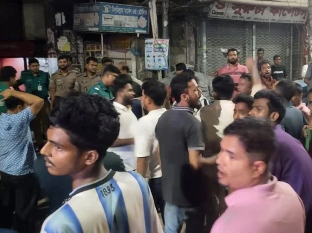 ‘জয় বাংলা’ স্লোগান ঘিরে উত্তেজনা, সিপিবির কেন্দ্রীয় কার্যালয়ে হামলা