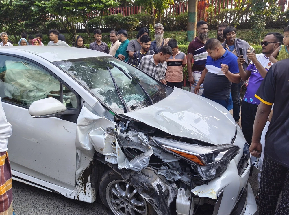 রাবি শিক্ষার্থীর গাড়িচাপায় রিকশাচালকের মৃত্যু, আহত ২