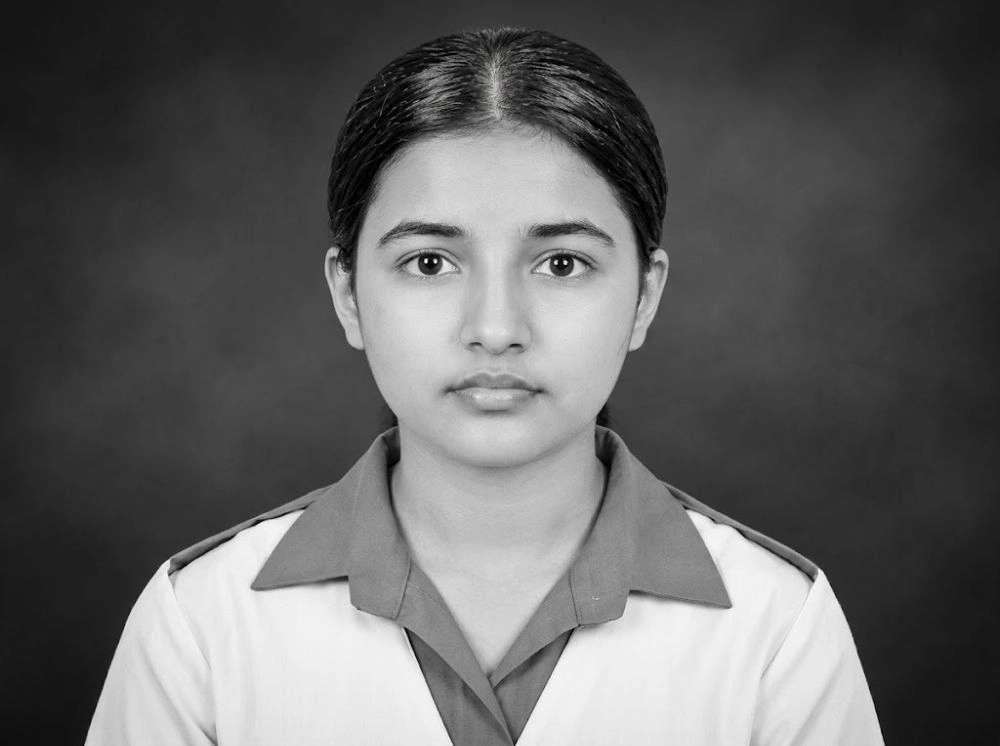 সেই রাস্তা ঝুঁকিপূর্ণ হওয়ায় তাজমিনকে সতর্ক করতে চেয়েছিলেন বাস কাউন্টারের কর্মী