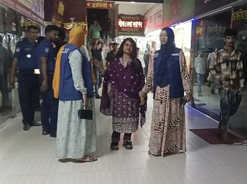 ফেসবুক লাইভে ‘বিএনপি সরকারকে ভোট দিয়ে ভুক্তভোগী’ বলা নারীকে গ্রেফতার দেখাল পুলিশ