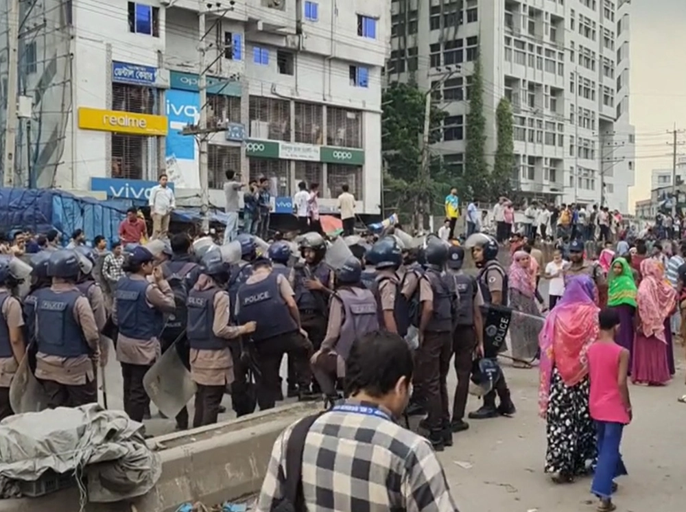 কোনাবাড়ি থেকে চন্দ্রা পর্যন্ত সব পোশাক কারখানায় ছুটি ঘোষণা