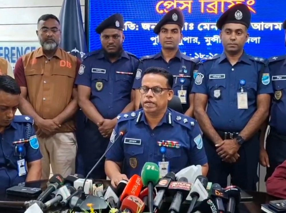 ঘরে ‘নিয়মিত অপমান’ করায় পার্শ্ববর্তী দেশে যাচ্ছিলেন তিন স্কুলছাত্রী, অতঃপর...