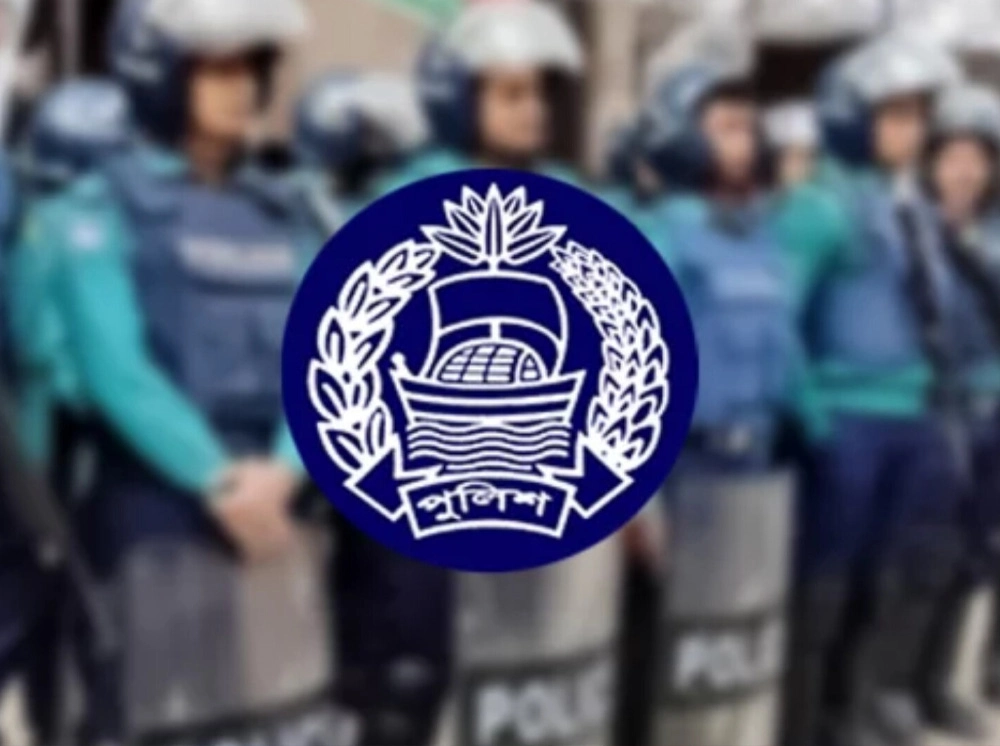 চট্টগ্রামে ৭০০ পুলিশ সদস্যের বিরুদ্ধে গ্রেফতারি পরোয়ানা কেন?