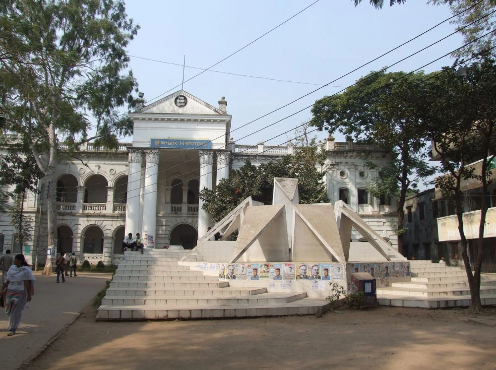 জবিতে আজ আবারও গরুভোজের আয়োজন, সন্ধ্যায় কাওয়ালি