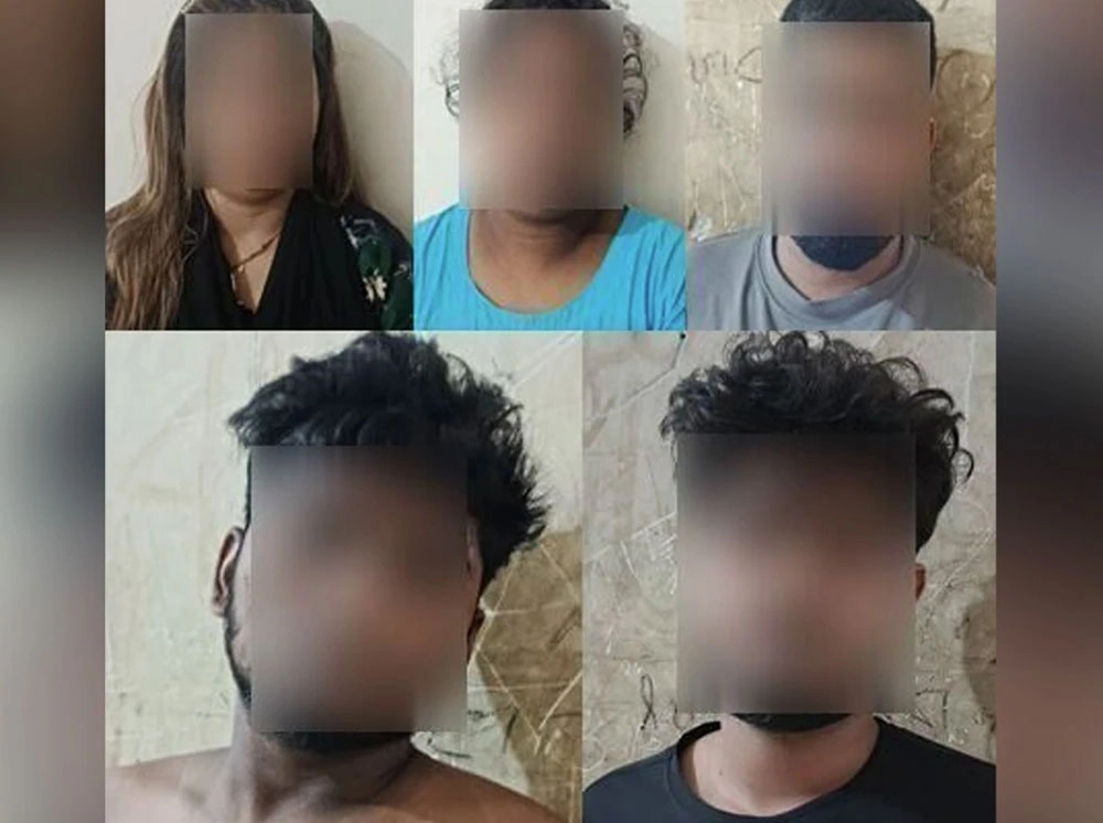 হাজারীবাগে পুলিশের ওপর হামলা ও গাড়ি ভাঙচুর, গ্রেফতার ৫